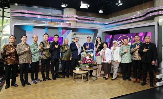Taruna Ikrar Kepala BPOM Terima Award dari GP Farmasi Indonesia: Anugerah Kepemimpinan Visioner Pengawasan Obat dan Makanan 2026